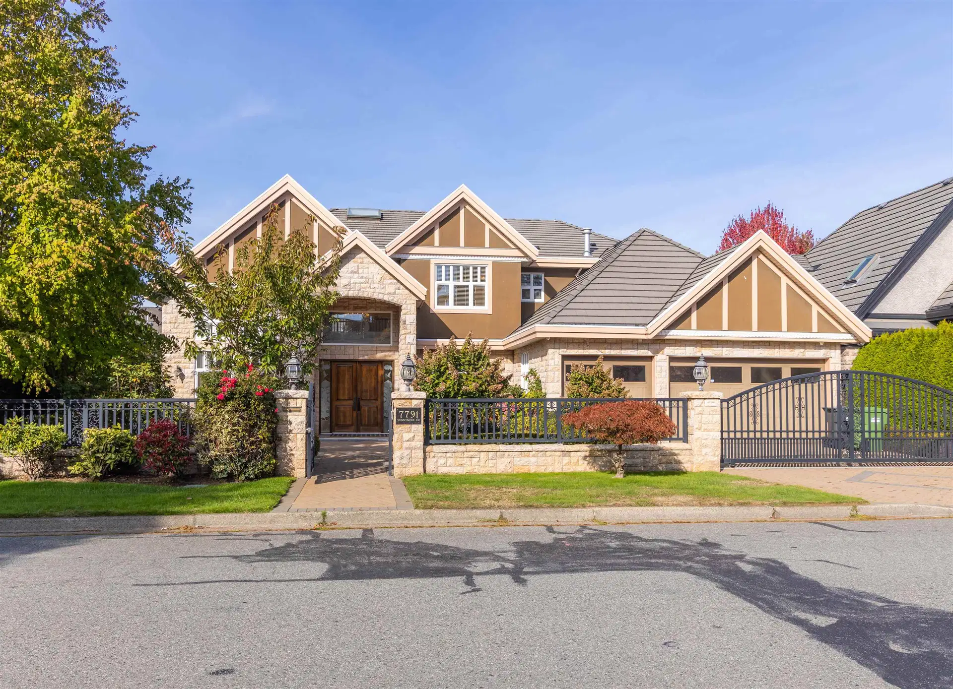 7791 Sunnymede Crescent