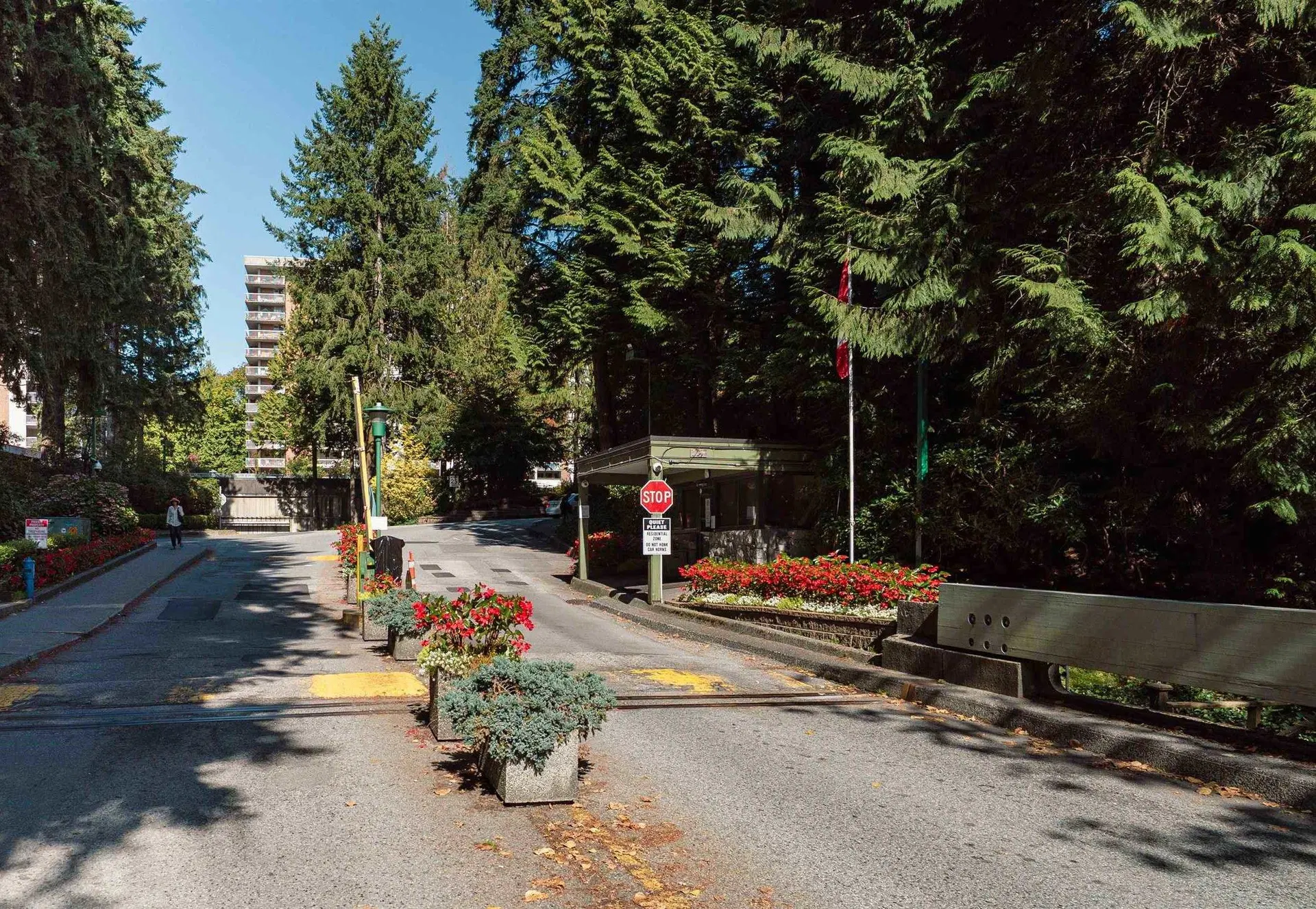 Photo 2 of 14 at #202 – 2012 Fullerton Avenue