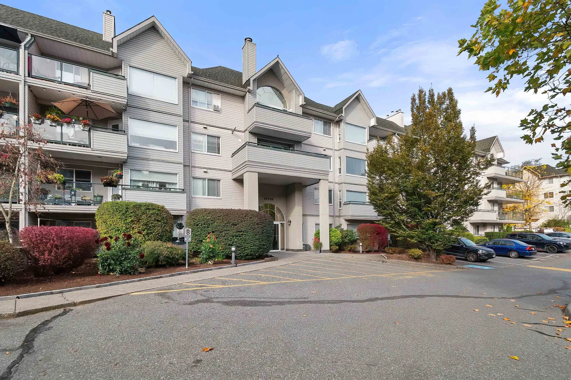 Photo 4 of 31 at #206 – 33708 King Road
