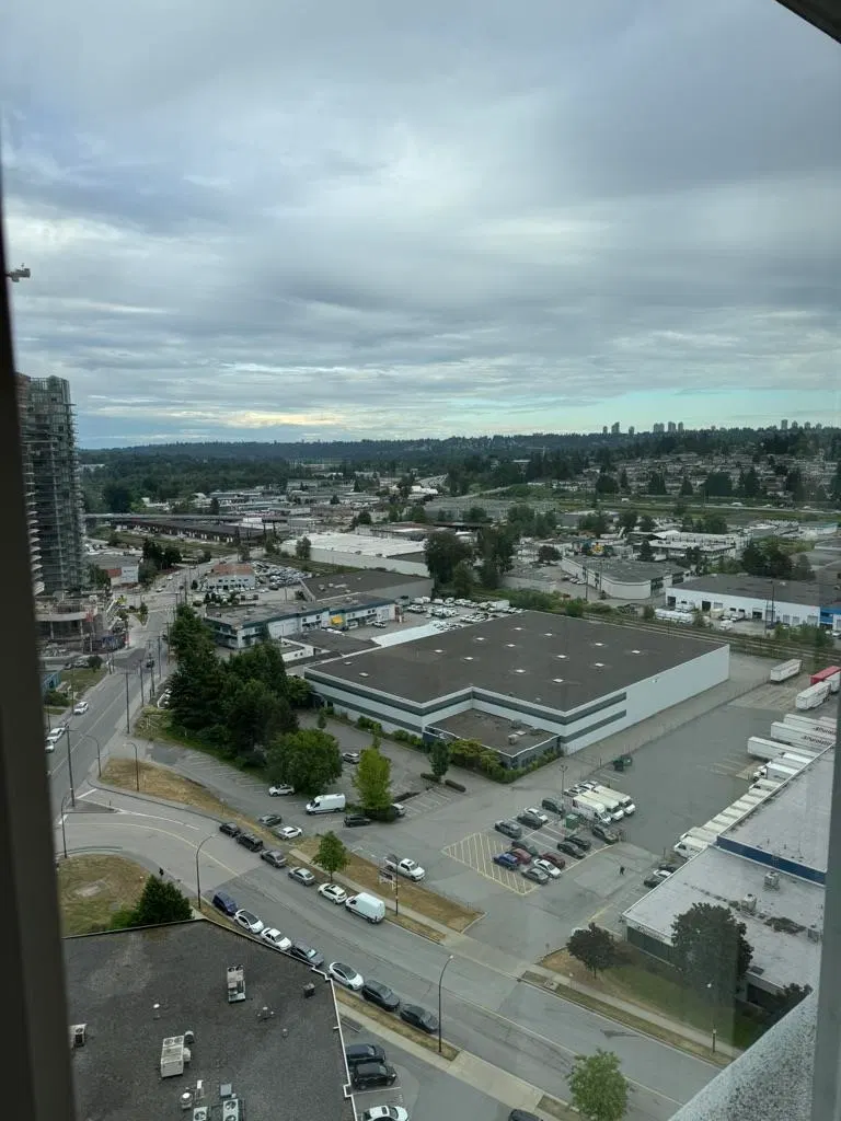 Photo 3 of 13 at #2506 – 2133 Douglas Road