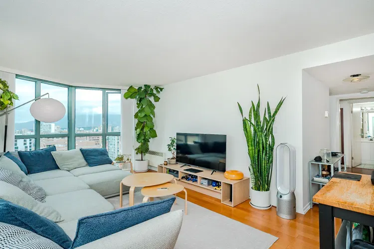 Photo 5 of 40 at #2601 – 1188 Howe Street