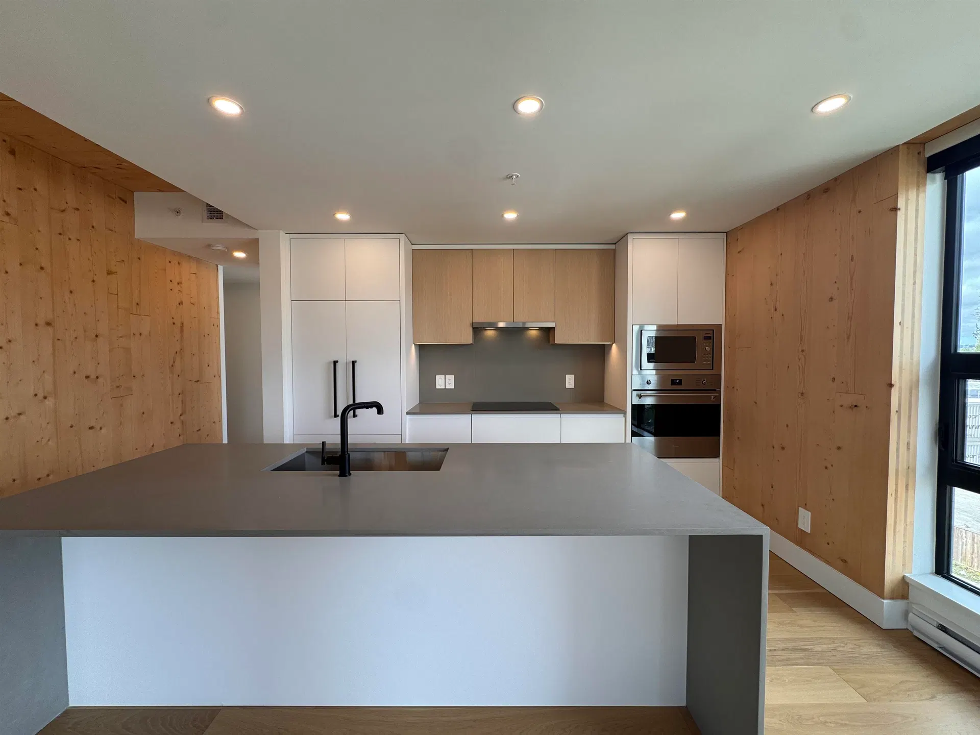 Photo 2 of 24 at #201 – 310 Salter Street