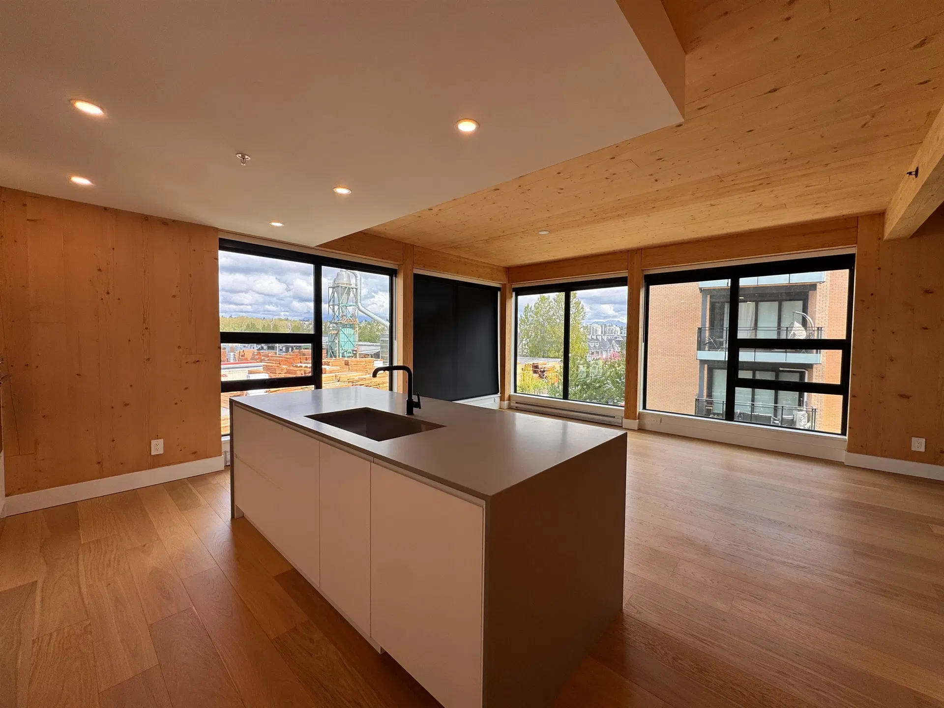 Photo 4 of 24 at #201 – 310 Salter Street