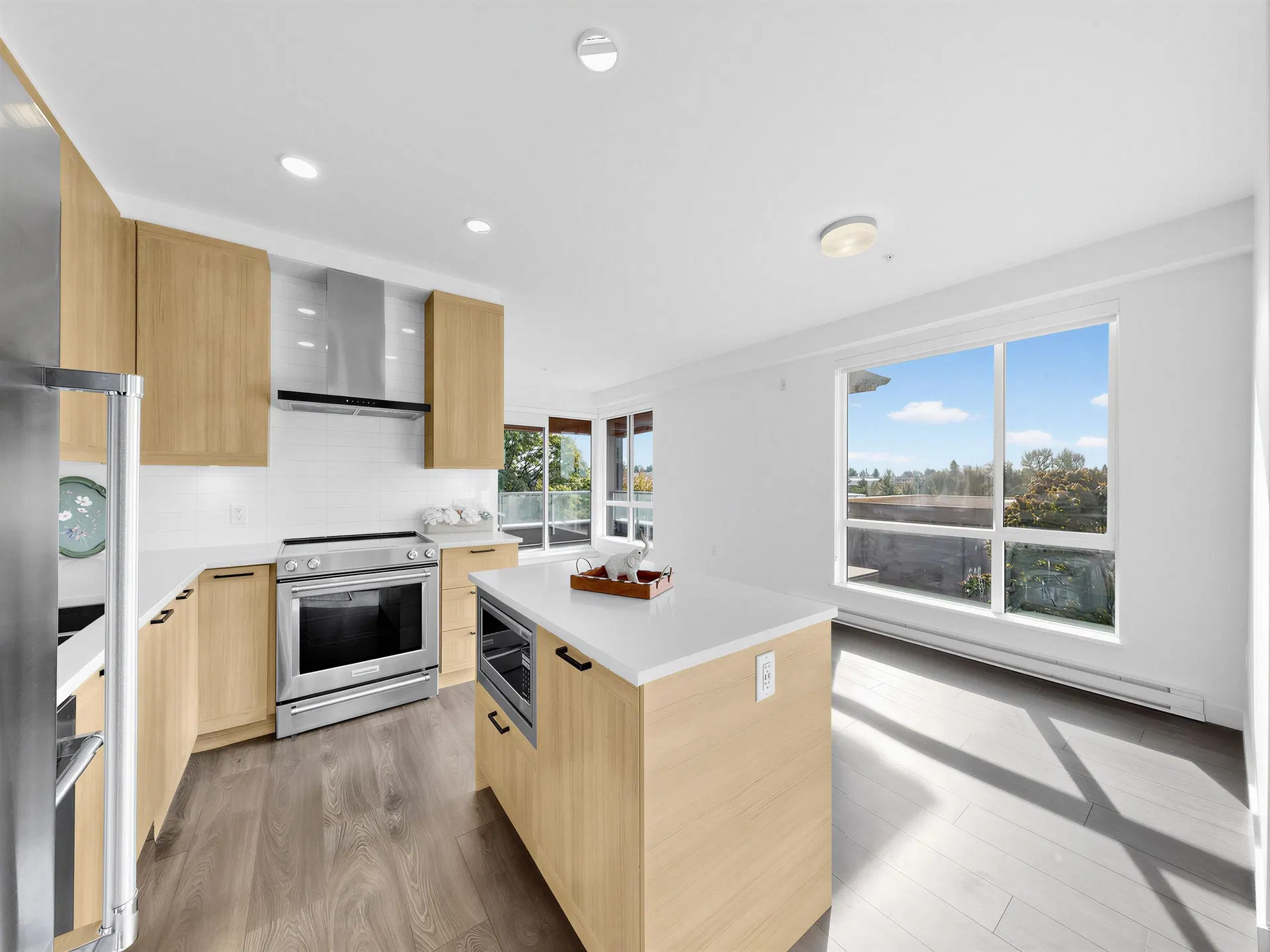 Photo 5 of 40 at #508 – 7133 14th Avenue