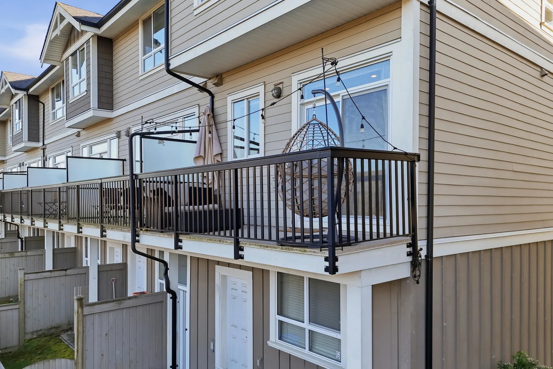 Photo 4 of 32 at #40 – 2955 156 Street