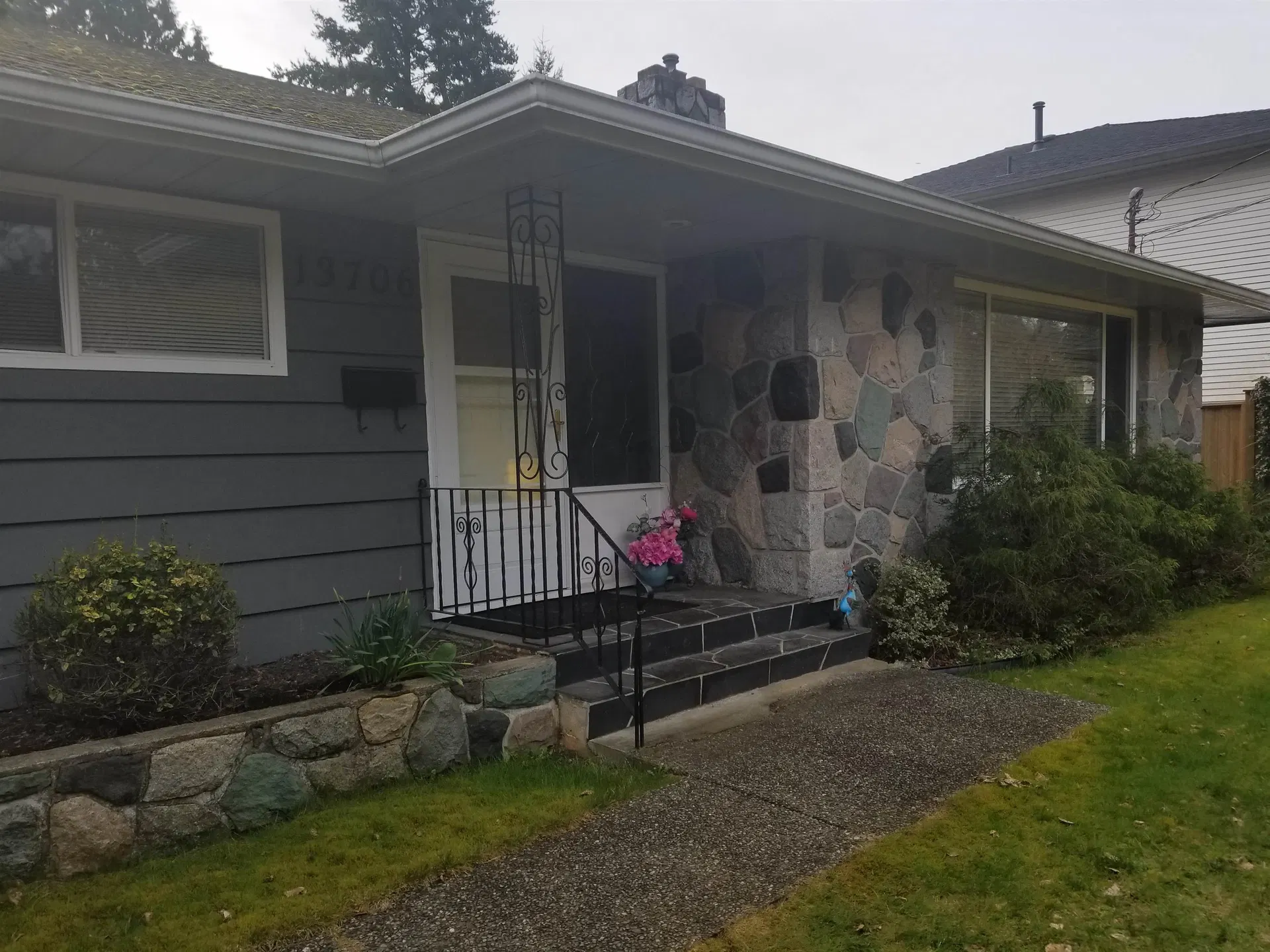 Photo 2 of 10 at 13706 North Bluff Road