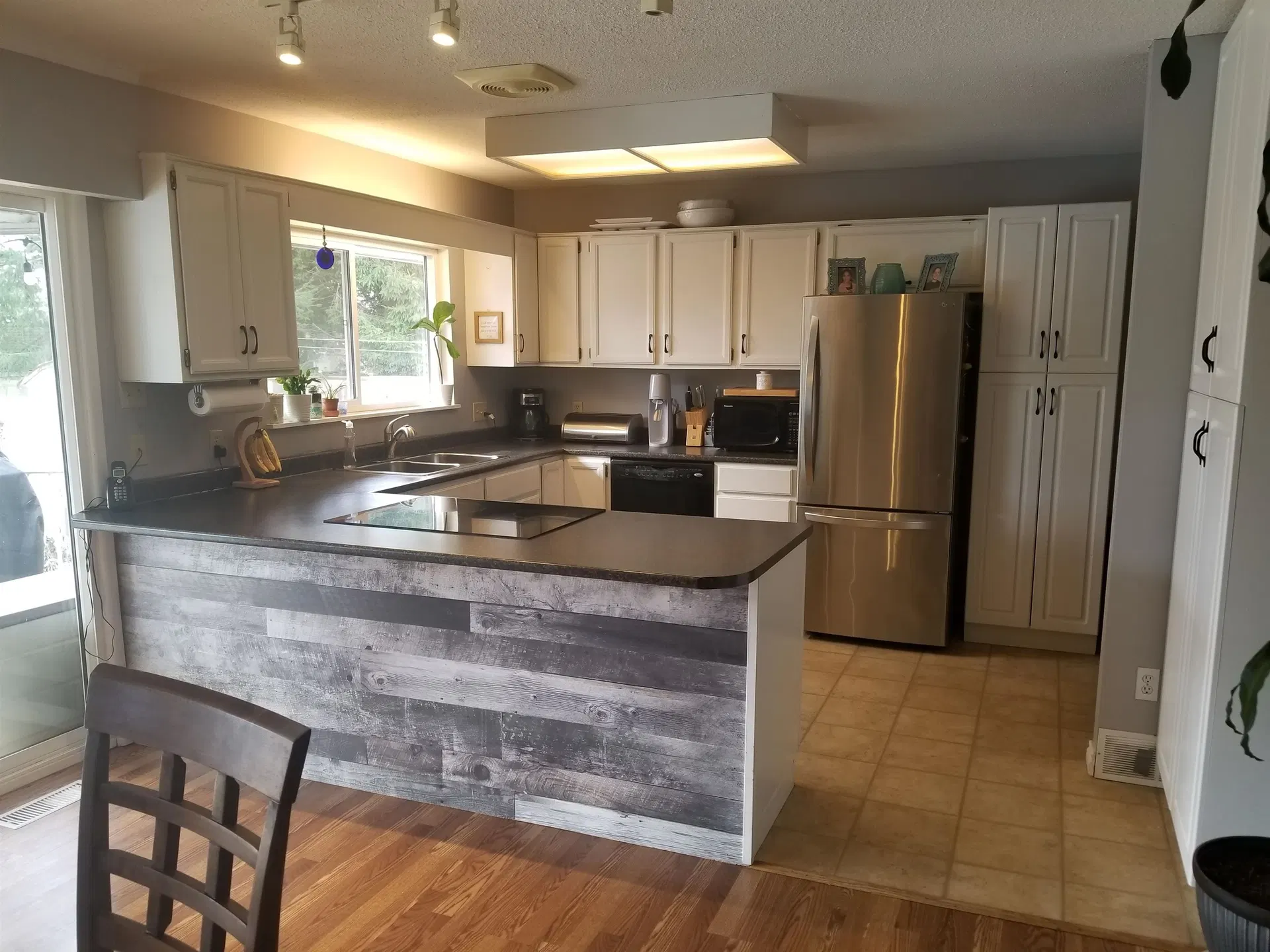 Photo 3 of 10 at 13706 North Bluff Road