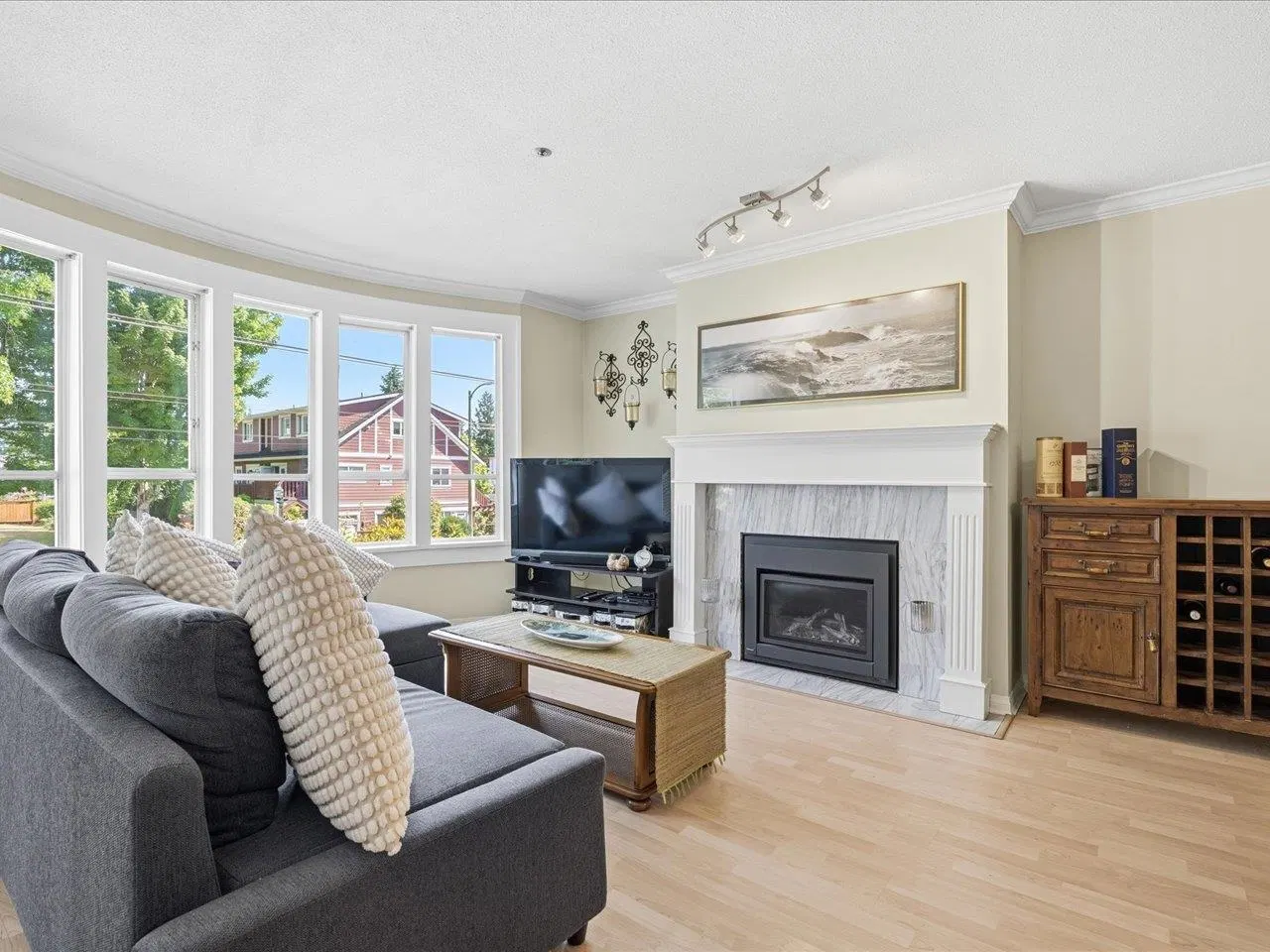 Photo 4 of 24 at #201 – 3220 W 4th Avenue