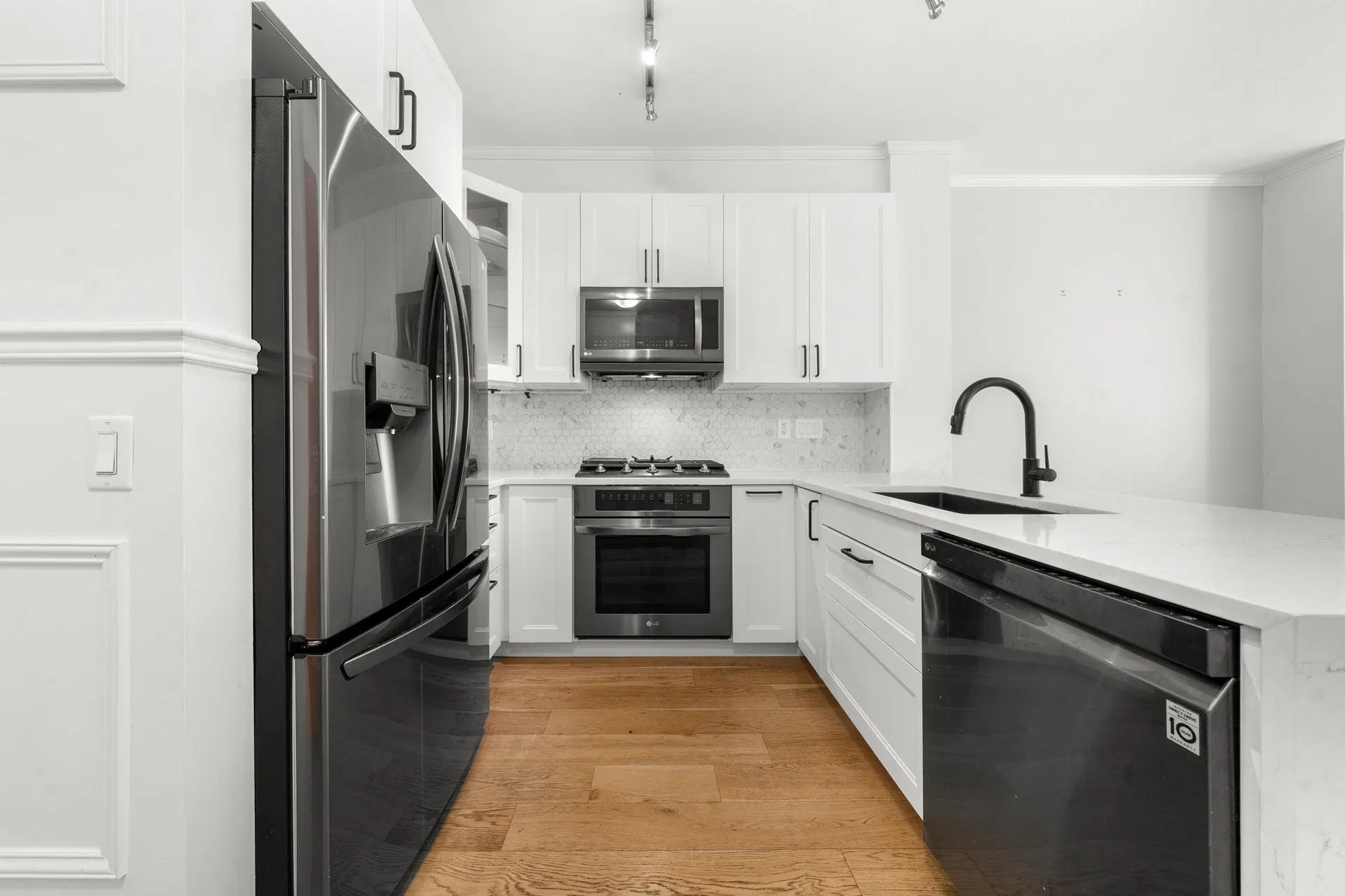 Photo 2 of 40 at #417 – 119 W 22nd Street
