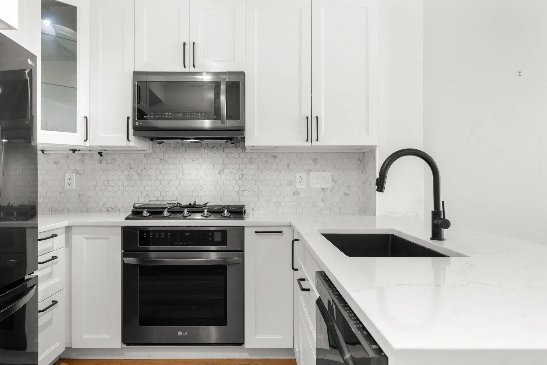 Photo 3 of 40 at #417 – 119 W 22nd Street
