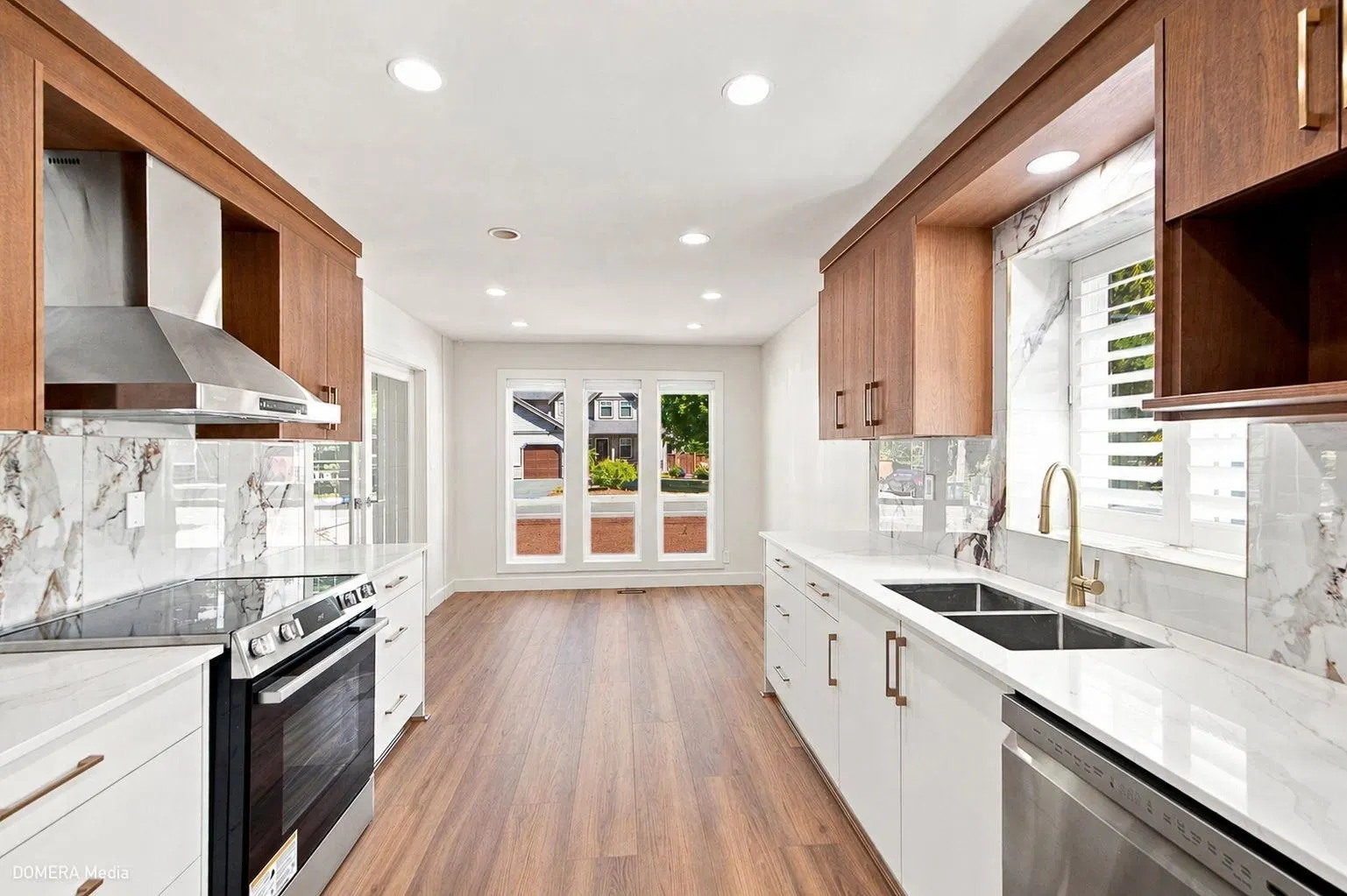 Photo 3 of 38 at 4099 207 Street
