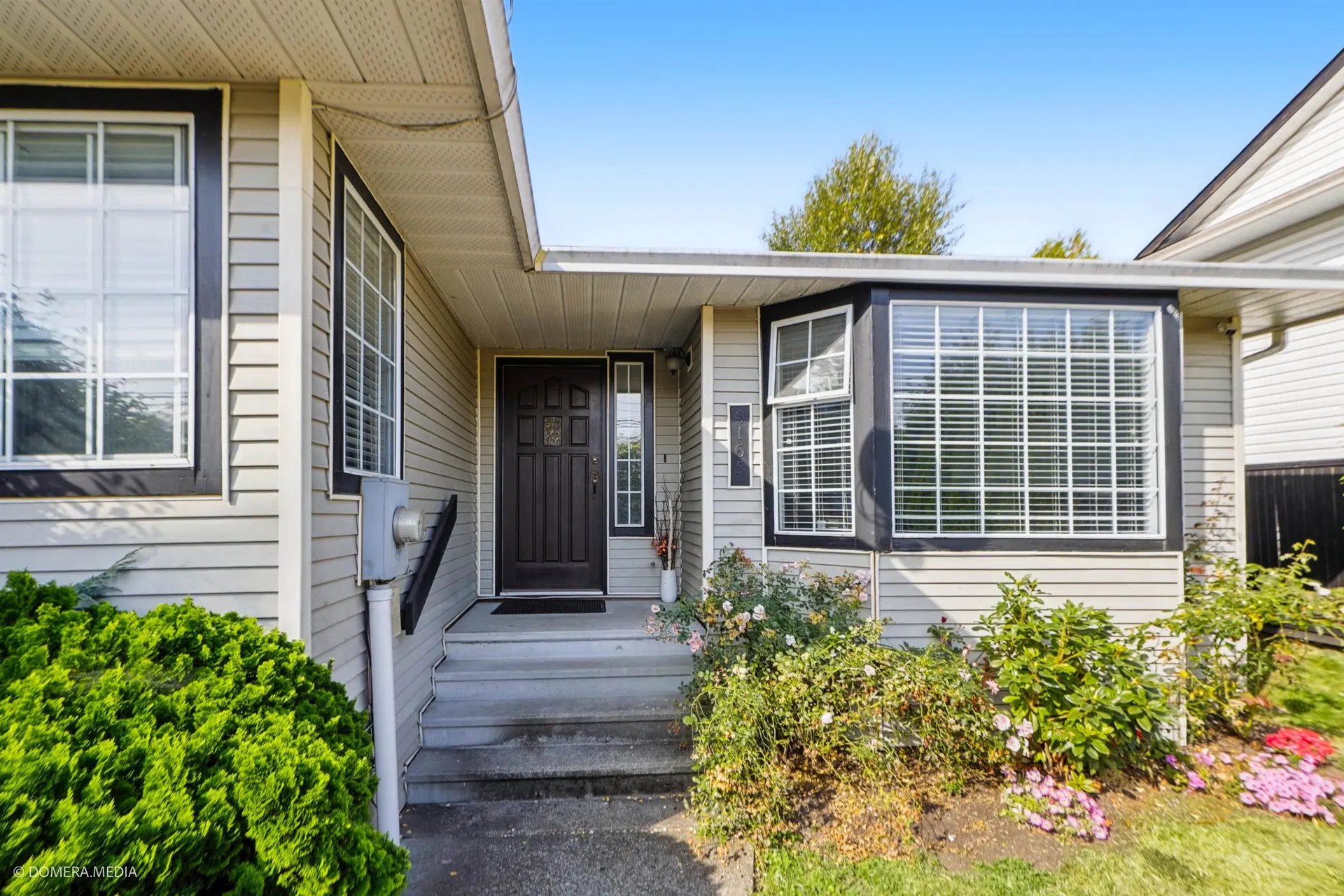 Photo 3 of 30 at 6165 192 Street