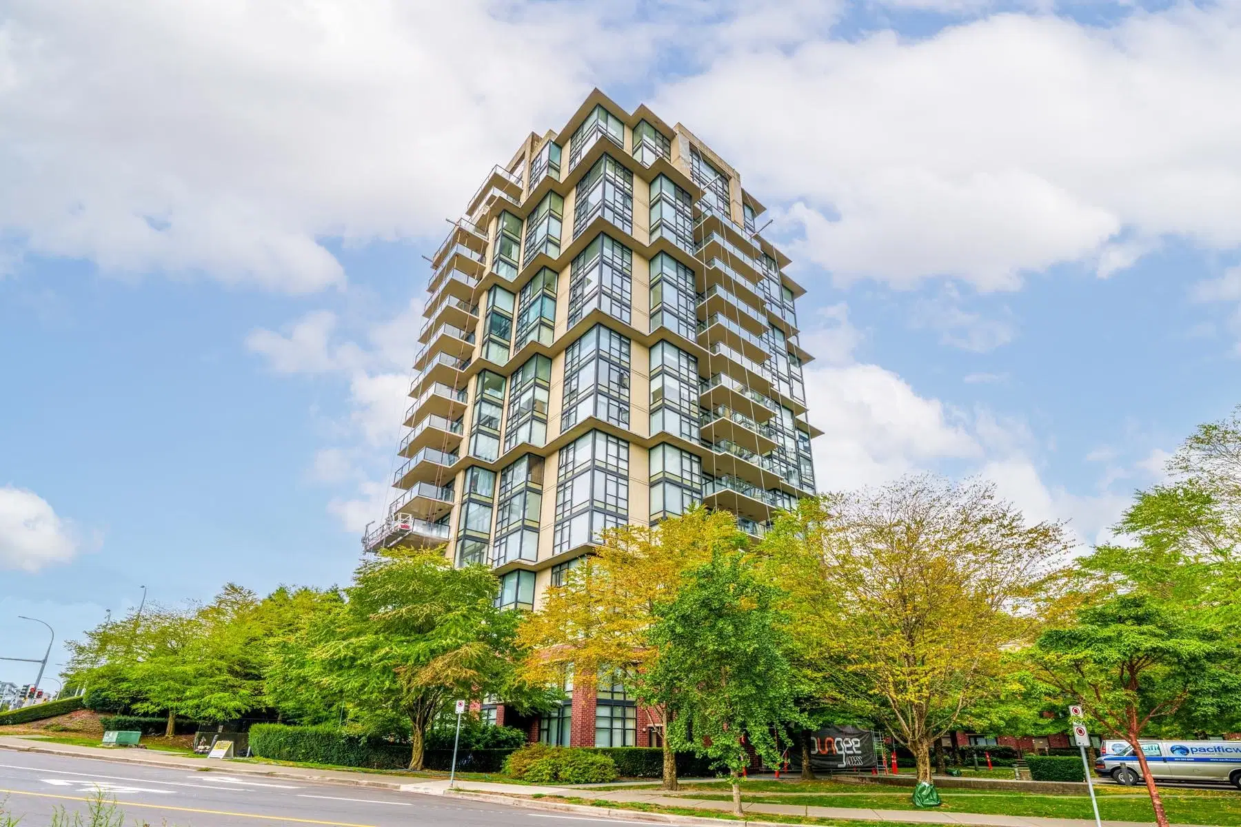 #402 – 11 E Royal Avenue