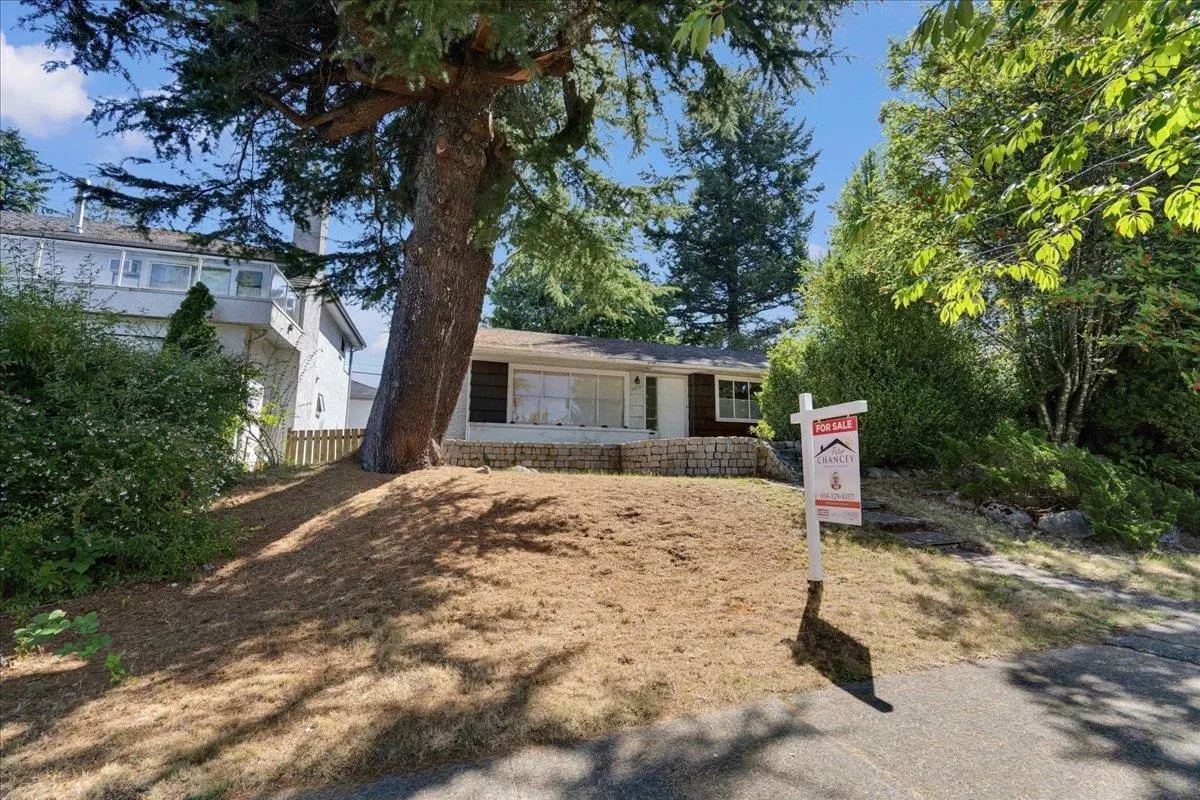 Photo 3 of 40 at 5070 Willow Street