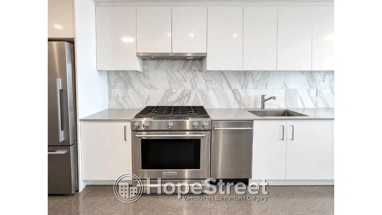 #605 – 231 East Pender Street