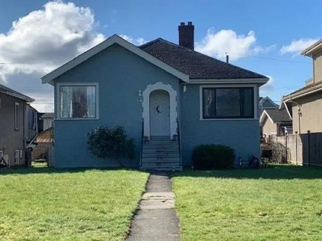 Photo 1 of 4 at 3178 E Pender Street