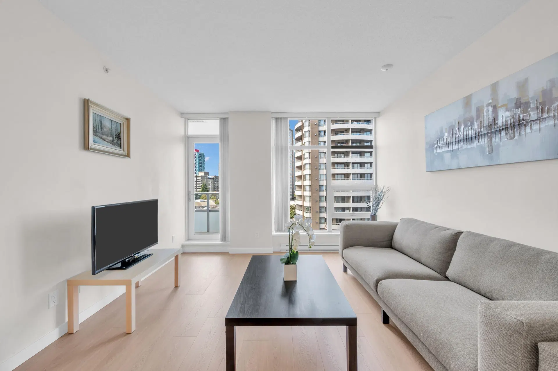 Photo 3 of 27 at #908 – 4880 Bennett Street
