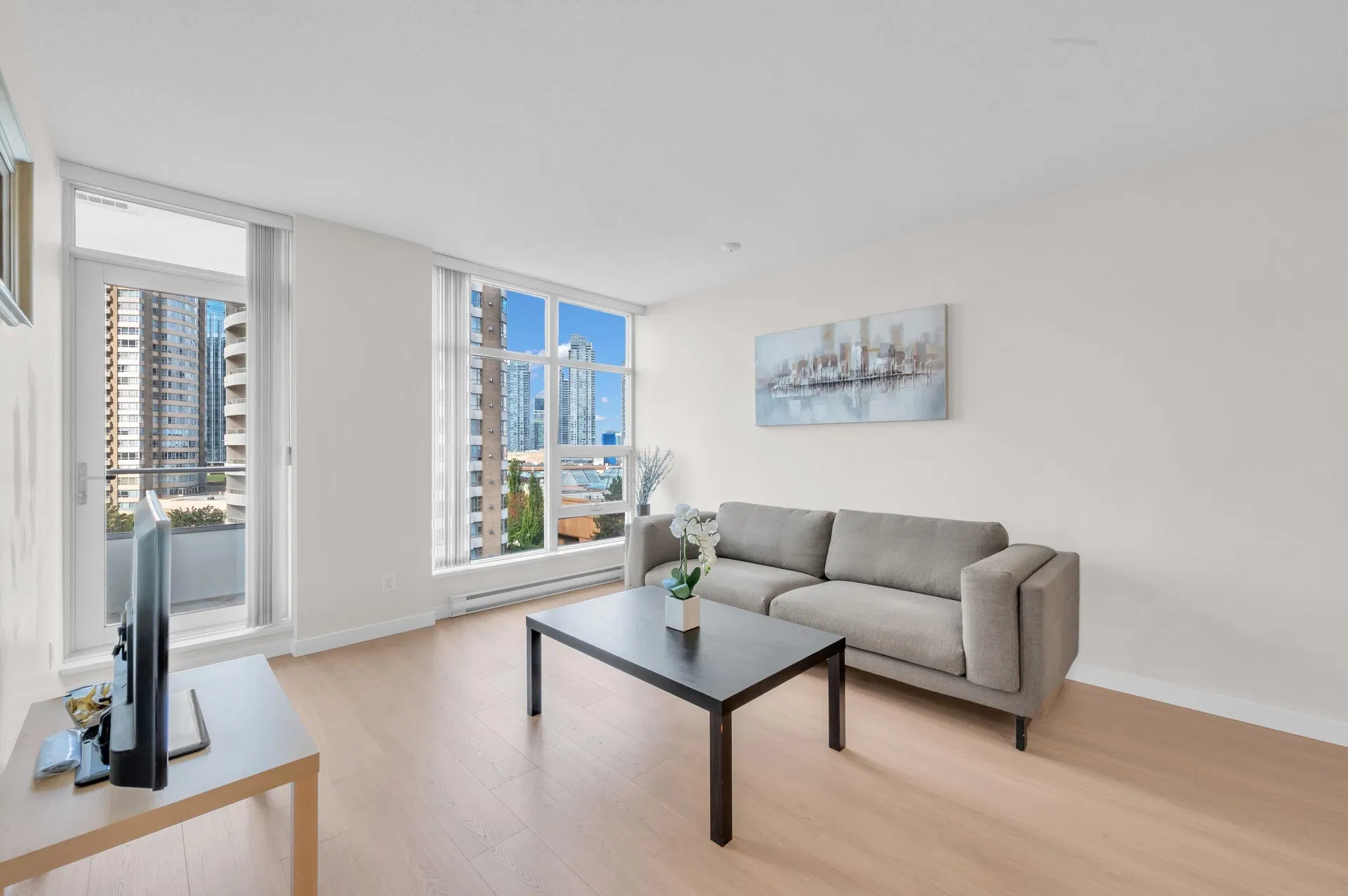 Photo 4 of 27 at #908 – 4880 Bennett Street