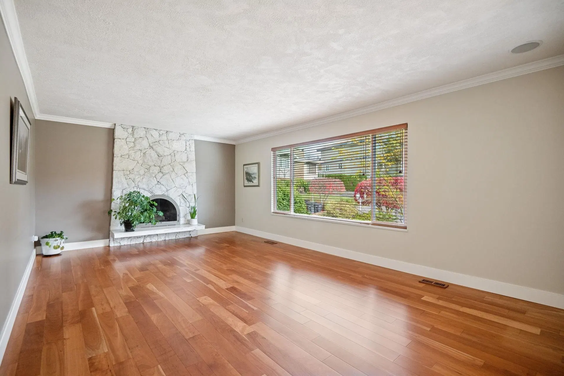 Photo 4 of 38 at 5508 Cedardale Court
