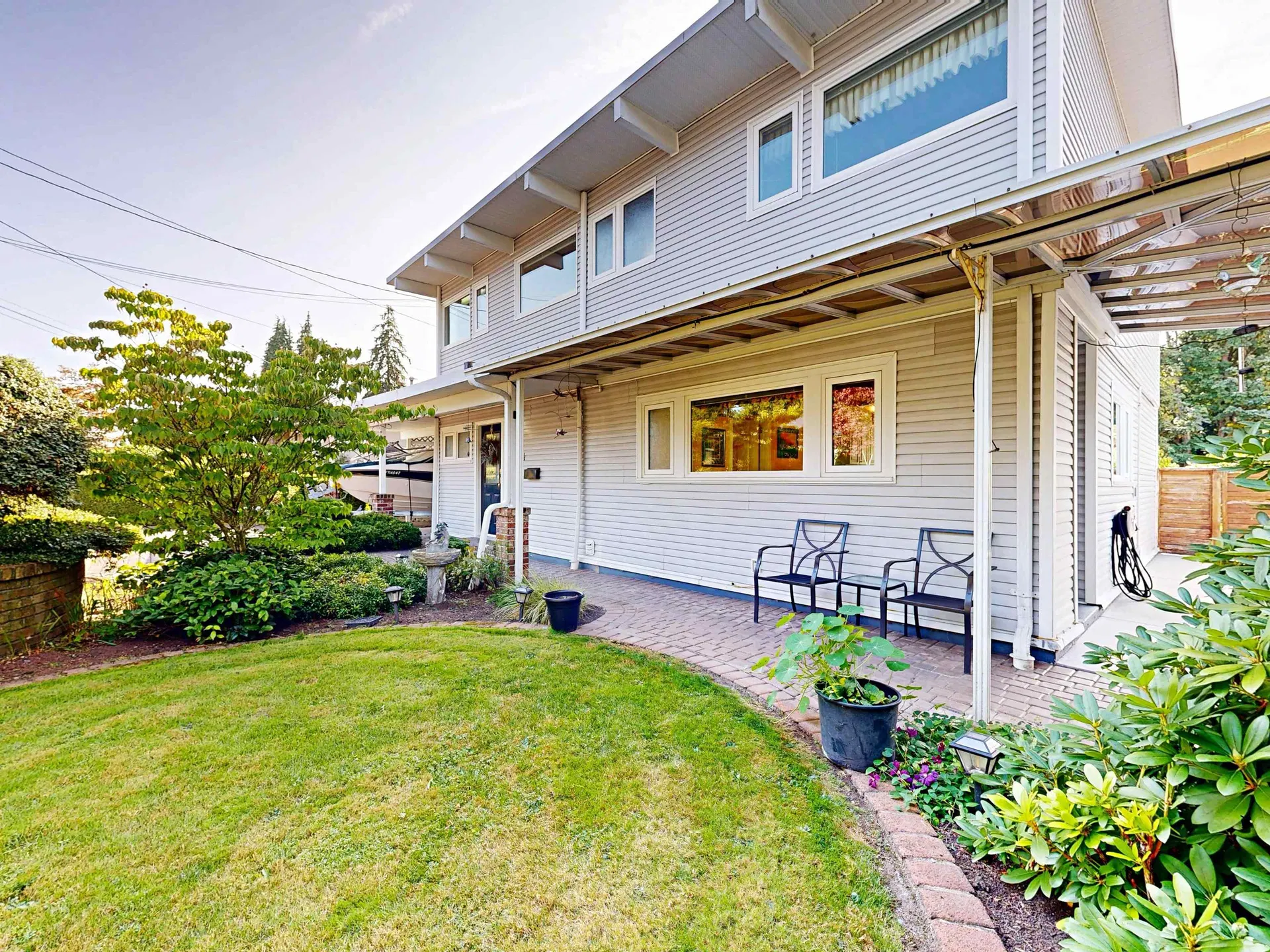 Photo 3 of 40 at 901 Dundonald Drive