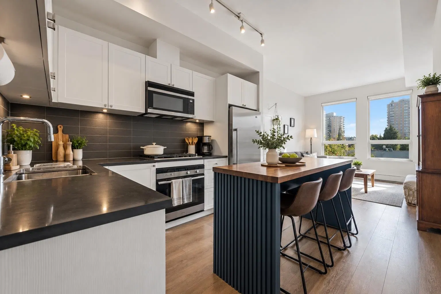 Photo 5 of 15 at #414 – 105 W 2nd Street