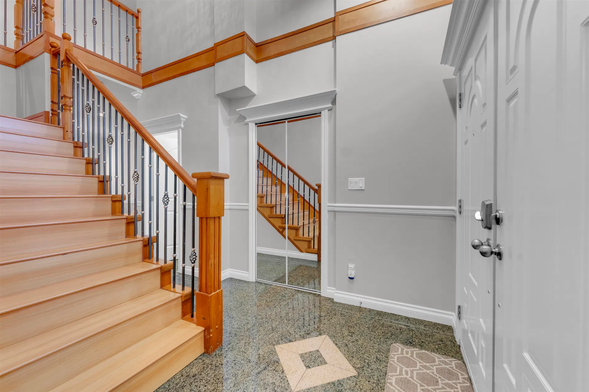Photo 4 of 26 at 14570 67a Avenue