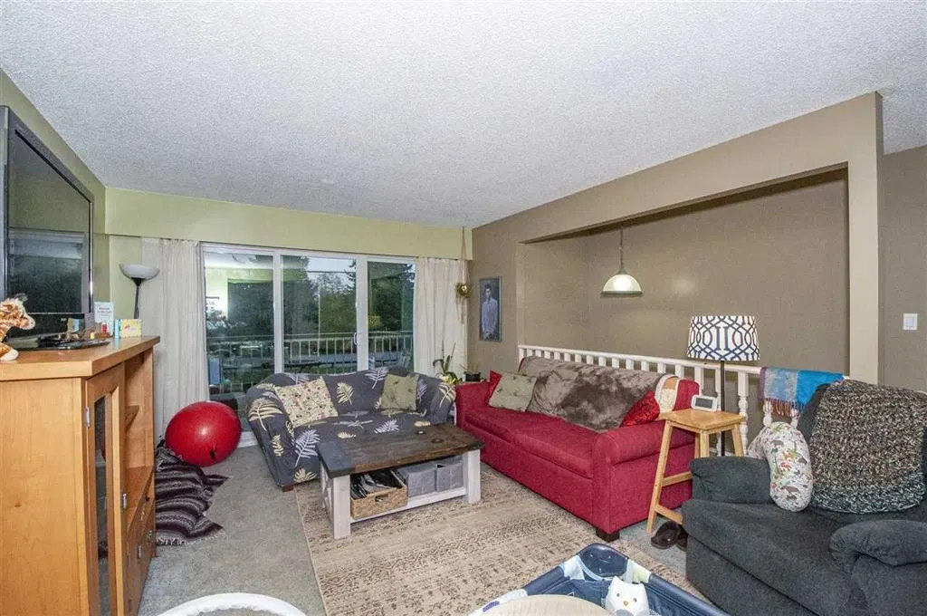 Photo 4 of 17 at 1835 King George Boulevard