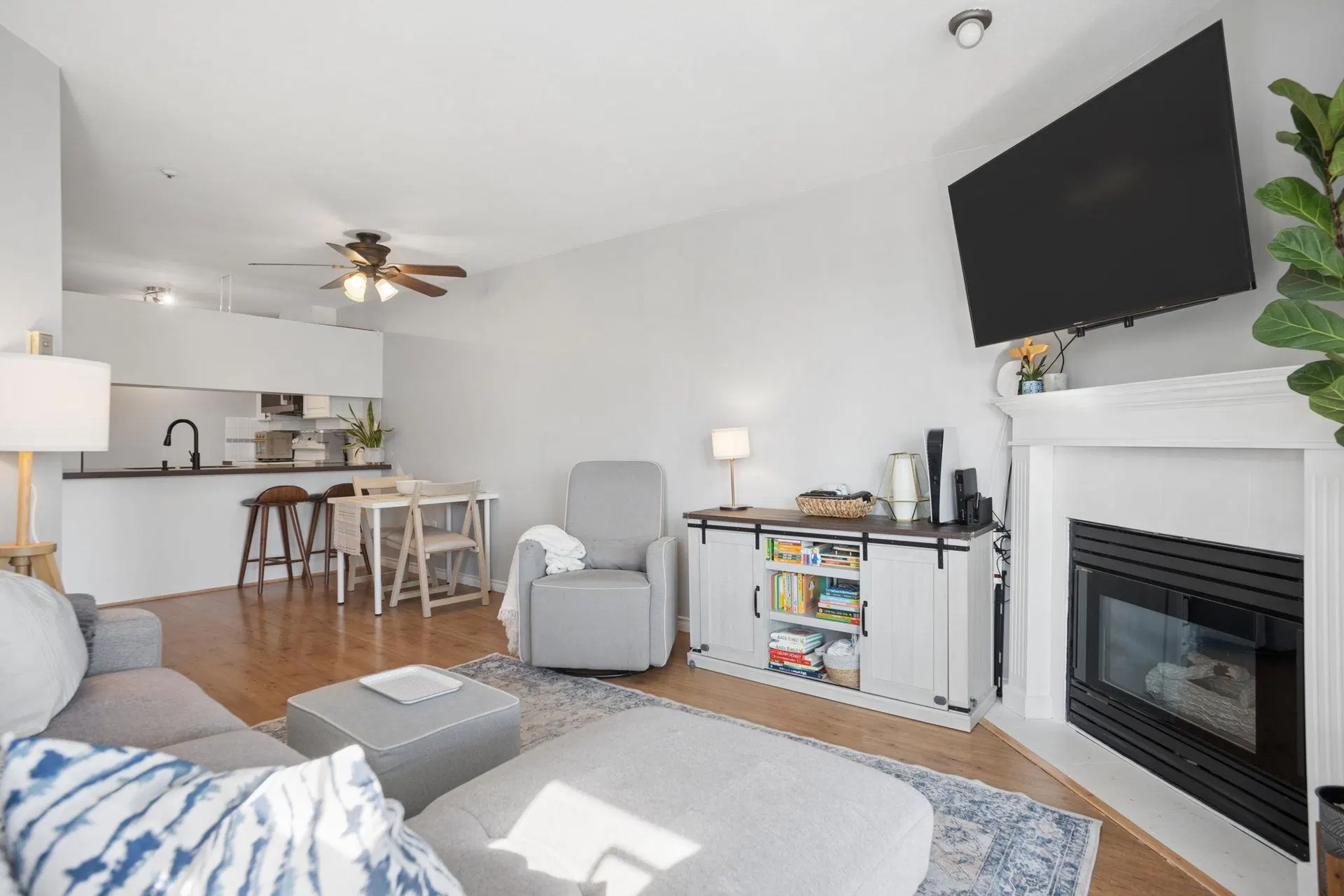 Photo 3 of 28 at #507 – 135 Eleventh Street