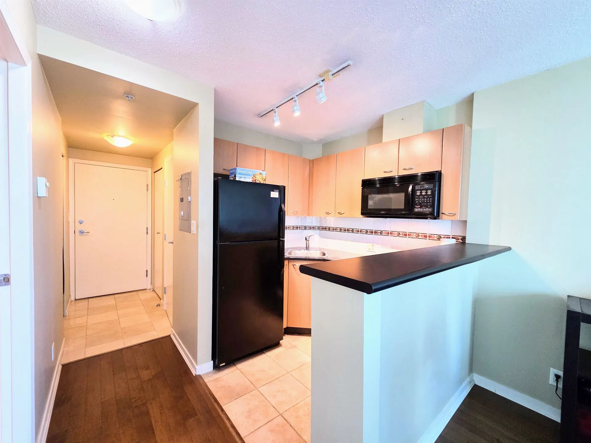 Photo 3 of 39 at #1109 – 1367 Alberni Street