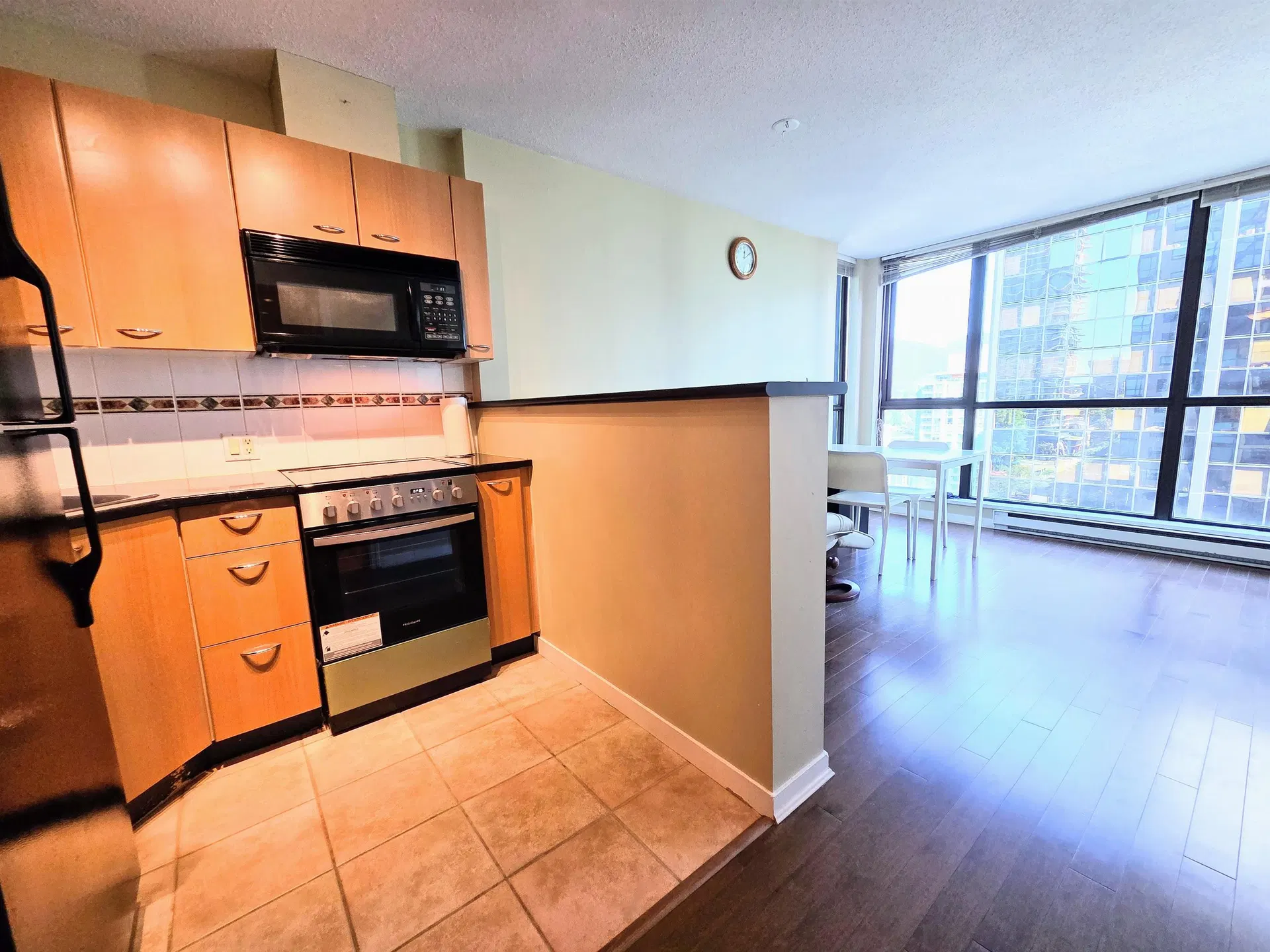 Photo 5 of 39 at #1109 – 1367 Alberni Street