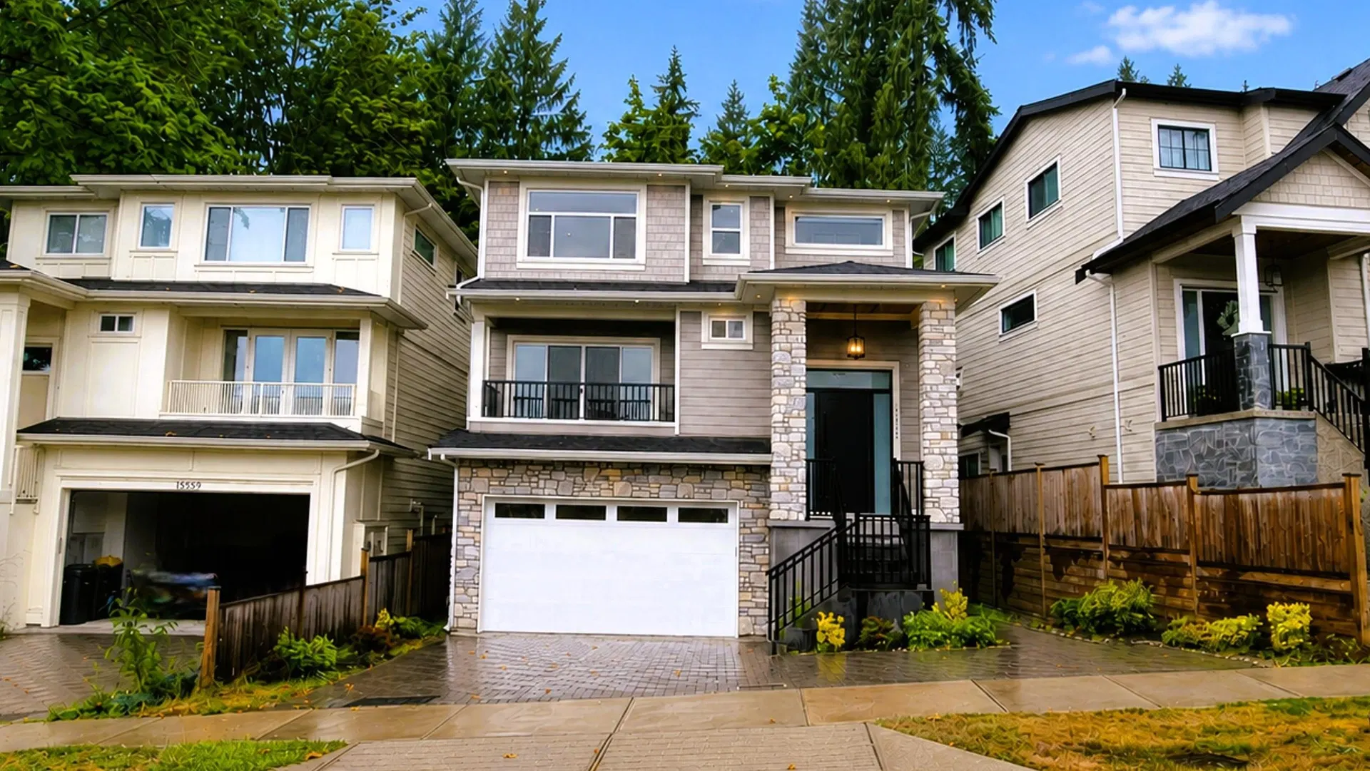 Photo 1 of 40 at 3555 Monson Crescent