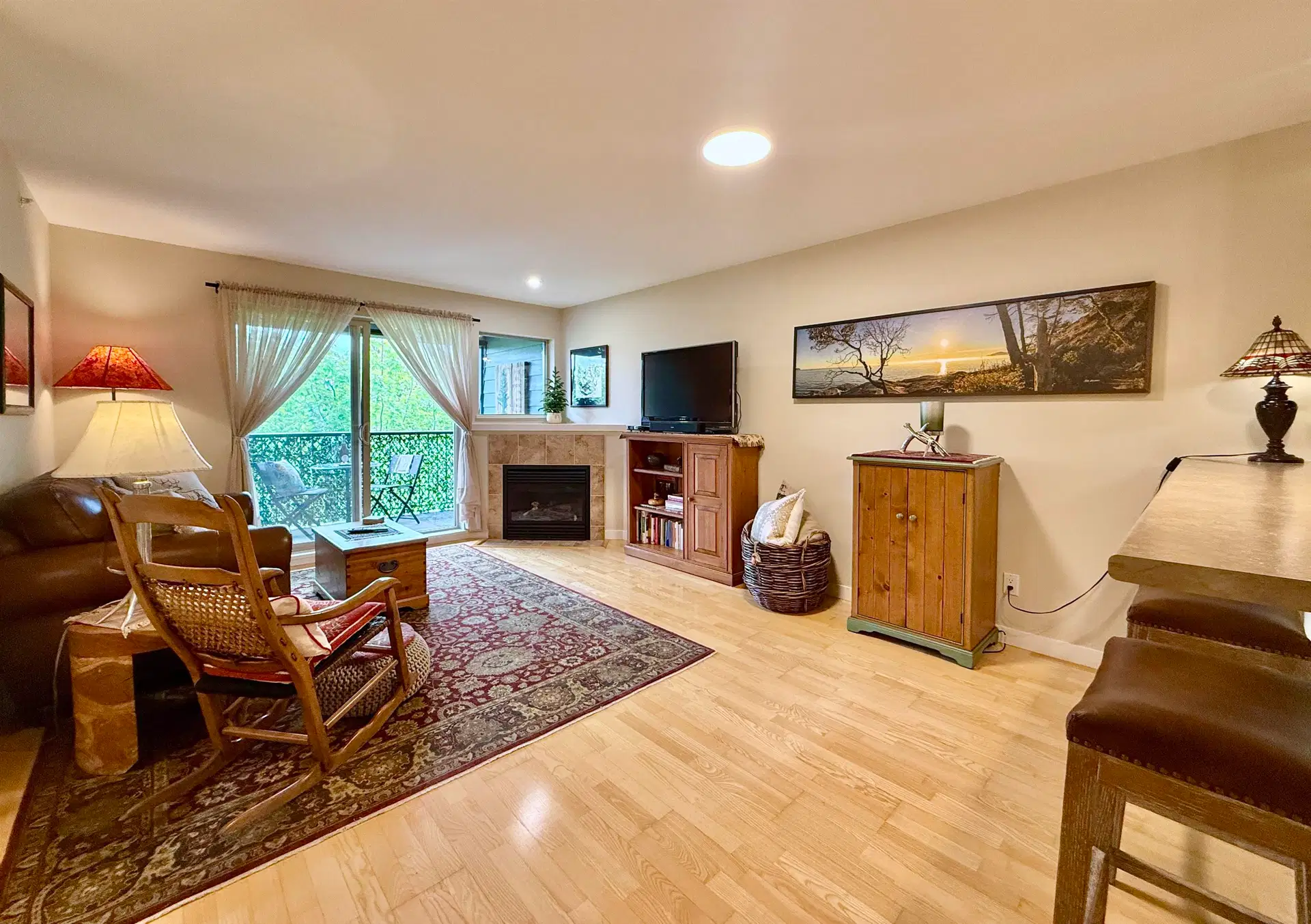 #404 – 5631 Inlet Avenue