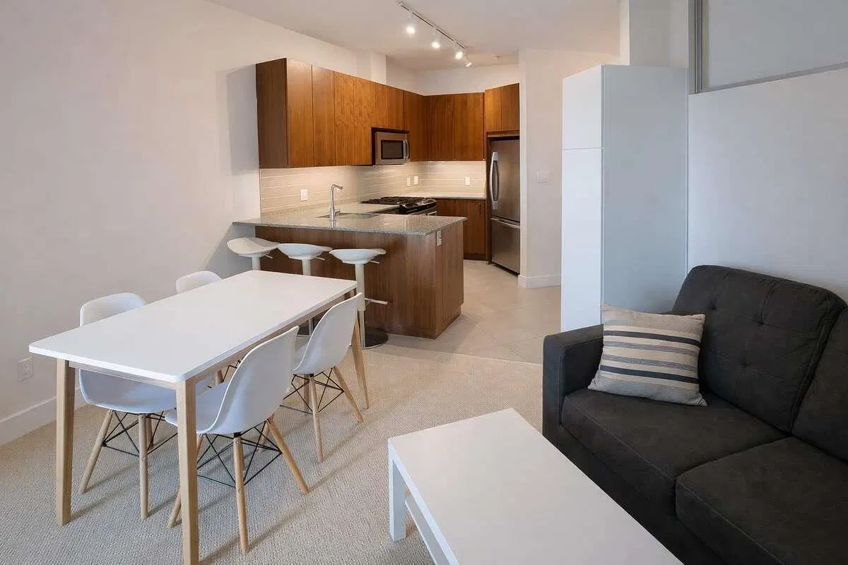 #405 – 5889 Irmin Street
