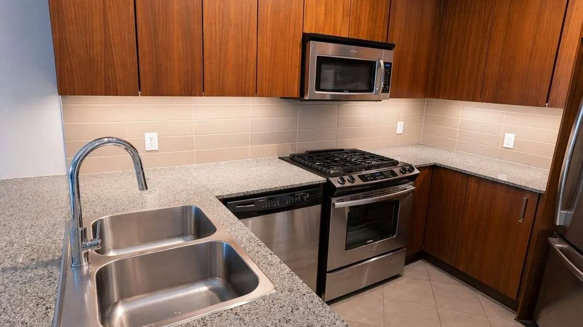 Photo 3 of 13 at #405 – 5889 Irmin Street
