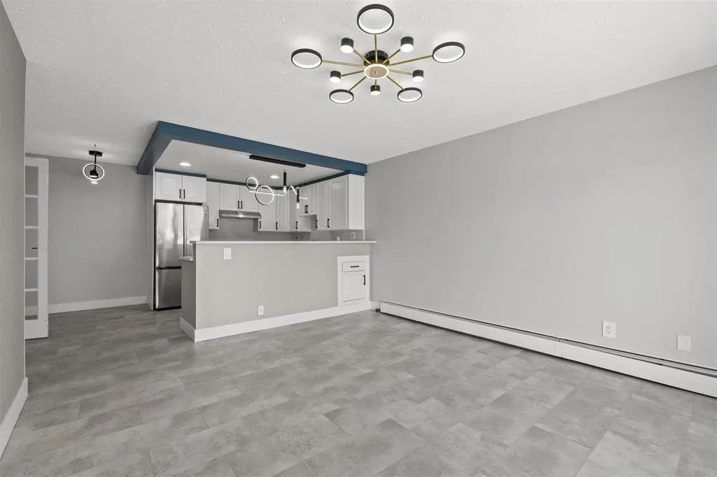 Photo 5 of 16 at #110 – 14881 Marine Drive