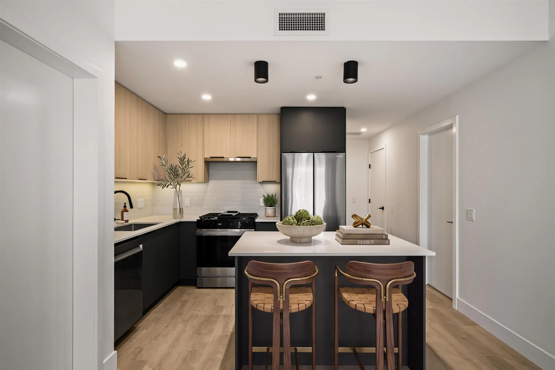 Photo 3 of 32 at #410 – 111 Buller Street