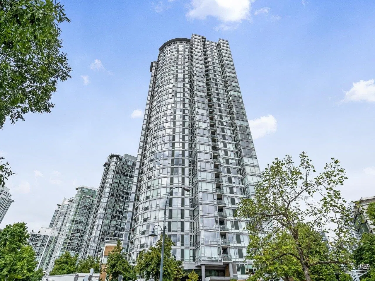 #2105 – 1033 Marinaside Crescent